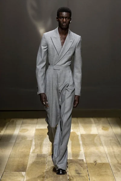 Look 19